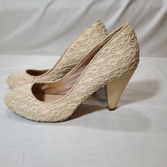 Size 10 Spring off white/cream lace pumps - Picture 1 of 5